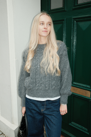 Emma Cable Knit - Mörkgrå