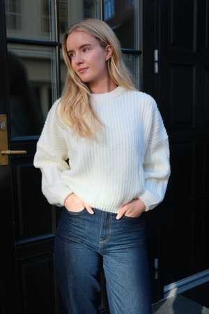 Gabriela Stickad Tröja - Vit