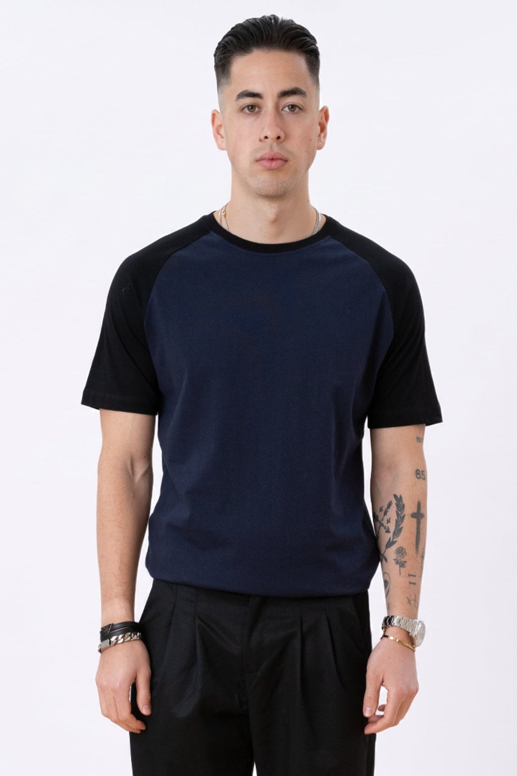 Basic Raglan Tee - Svart-Marinblå
