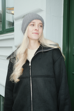 Ribbad Beanie - Mörkgrå