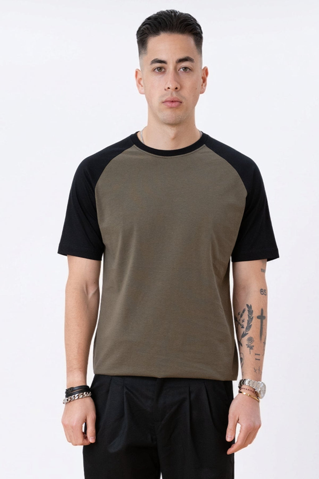 Basic Raglan Tee - Svart-Armygrön