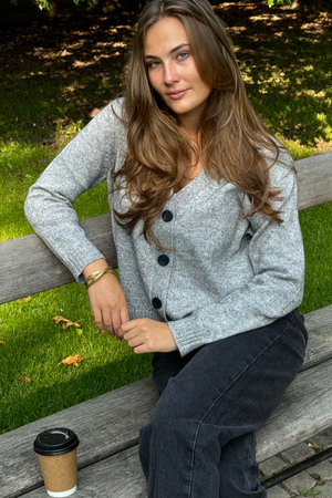 Stickad Kofta - Ljusgrå