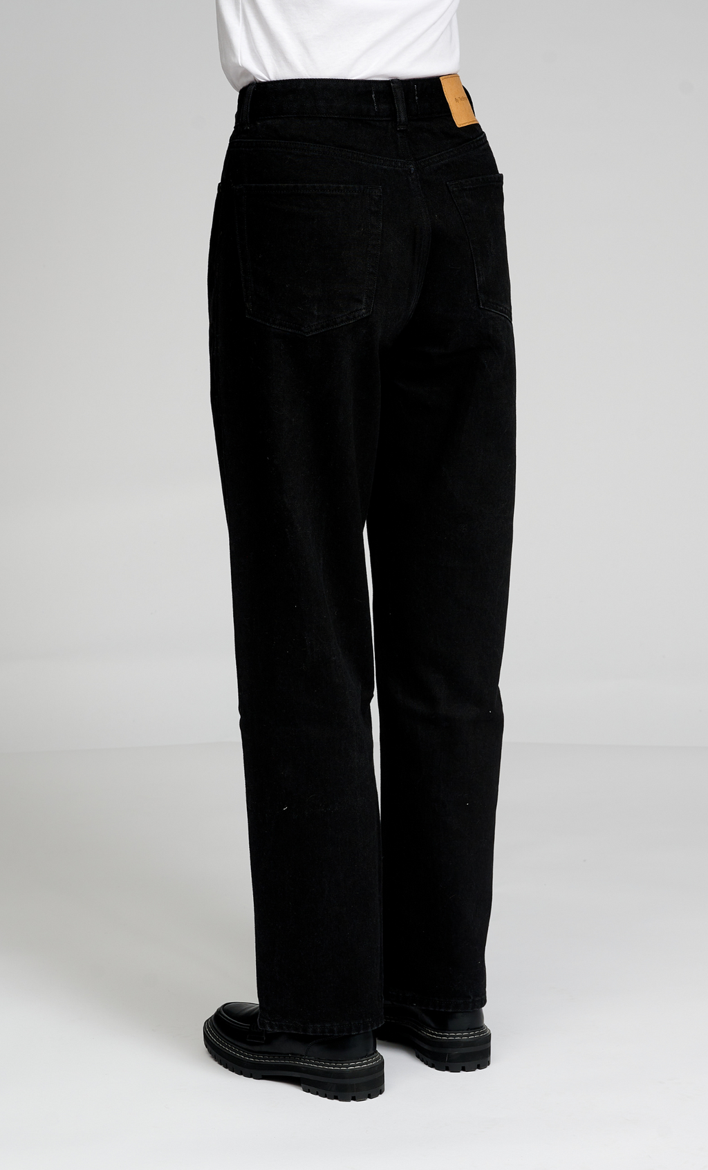 Performance Loose Jeans - Black Denim