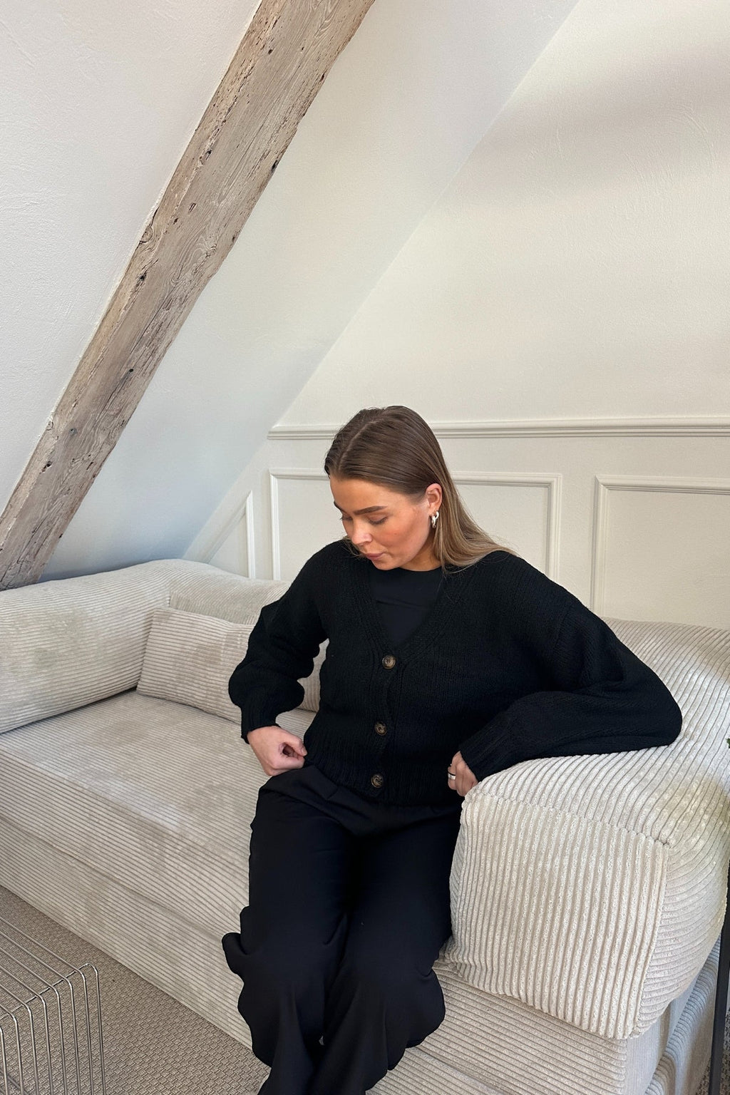 V-Neck Cardigan - Svart