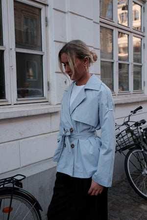 Sia Short Trenchcoat - ljusblå