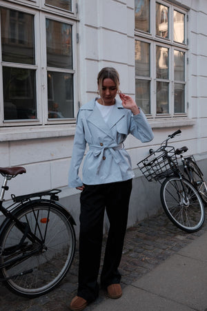 Sia Short Trenchcoat - ljusblå