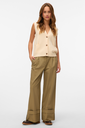 Saba V-ringad Knappväst - Birch