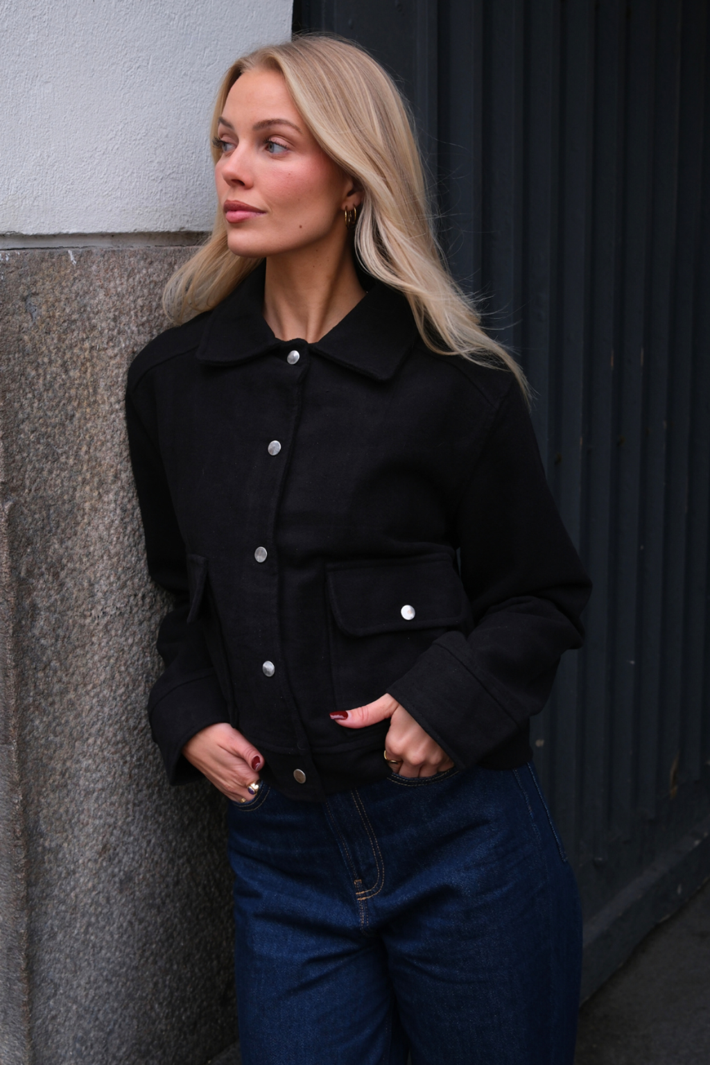 Adela Jacka - Svart