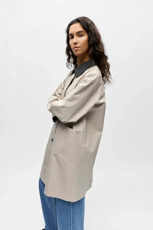 Alora Lång Trenchcoat - Birch Magnet