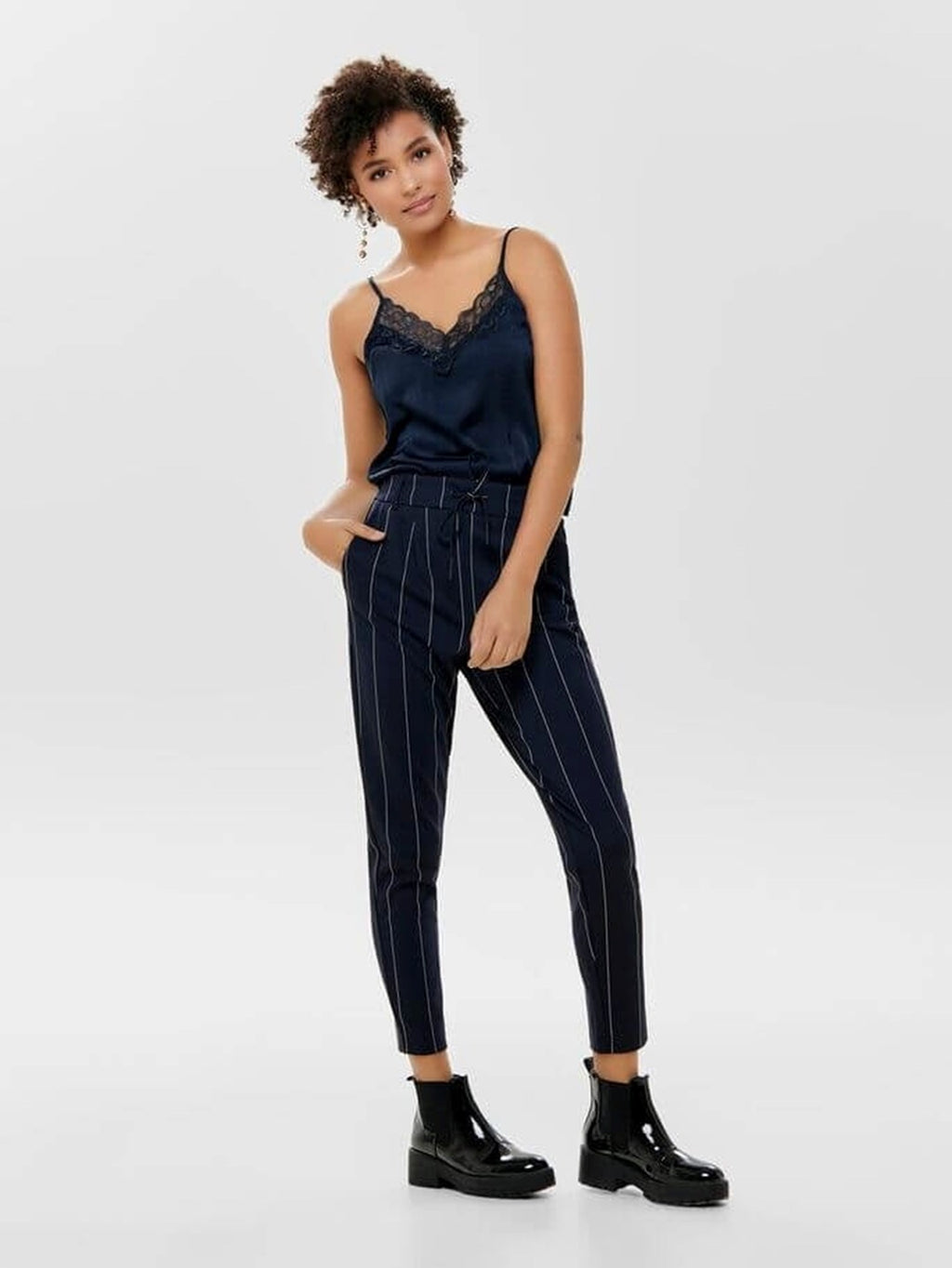 Topp med spetsdetaljer - Sky Captain