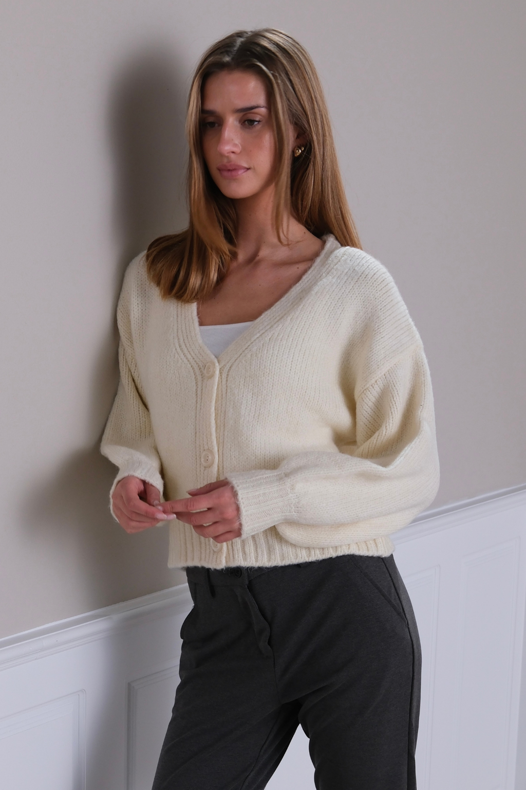 V-ringad Cardigan - Ecru