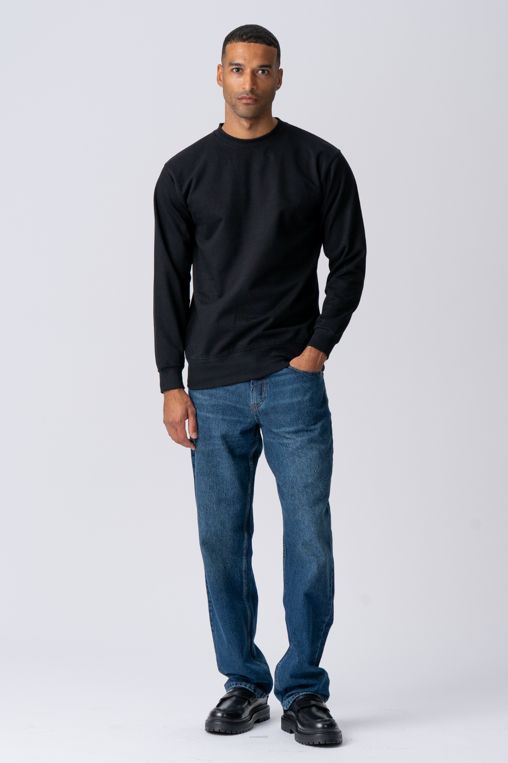 Essential Crewneck - Svart