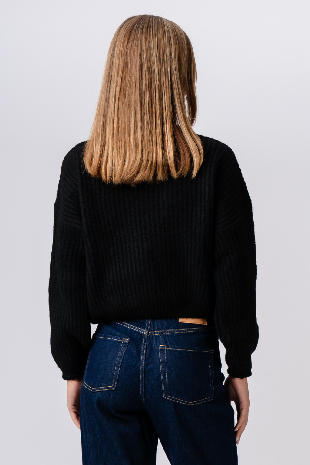 Gabriela Stickad Tröja - Svart