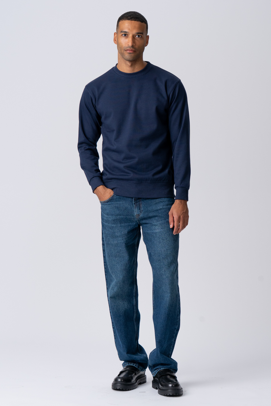 Essential Crewneck - Marinblå