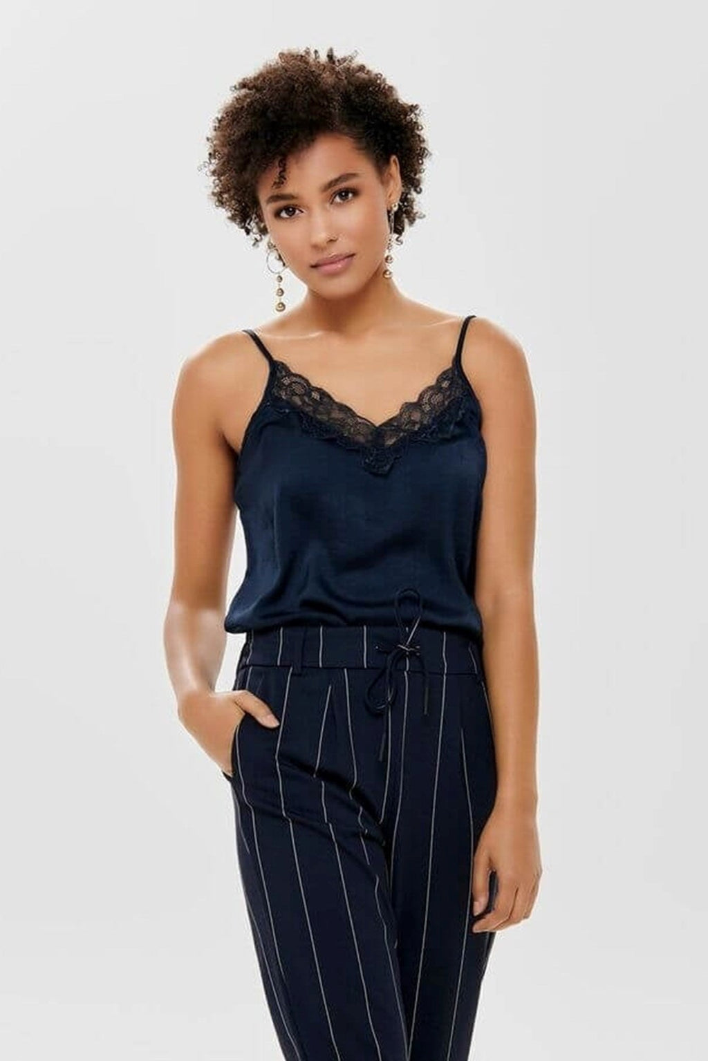 Topp med spetsdetaljer - Sky Captain