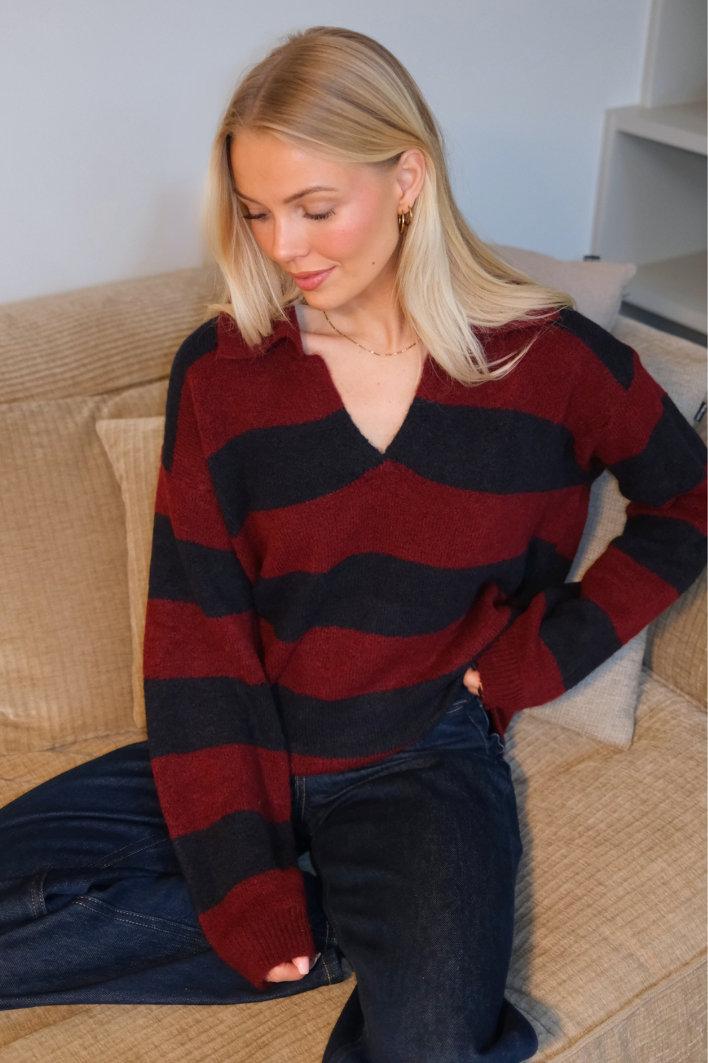 Nora Stickad Tröja - Vinröd/Mörkblå