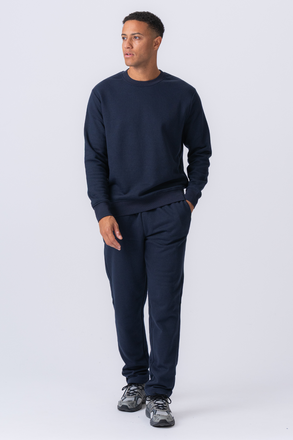 Essential Crewneck - Marinblå