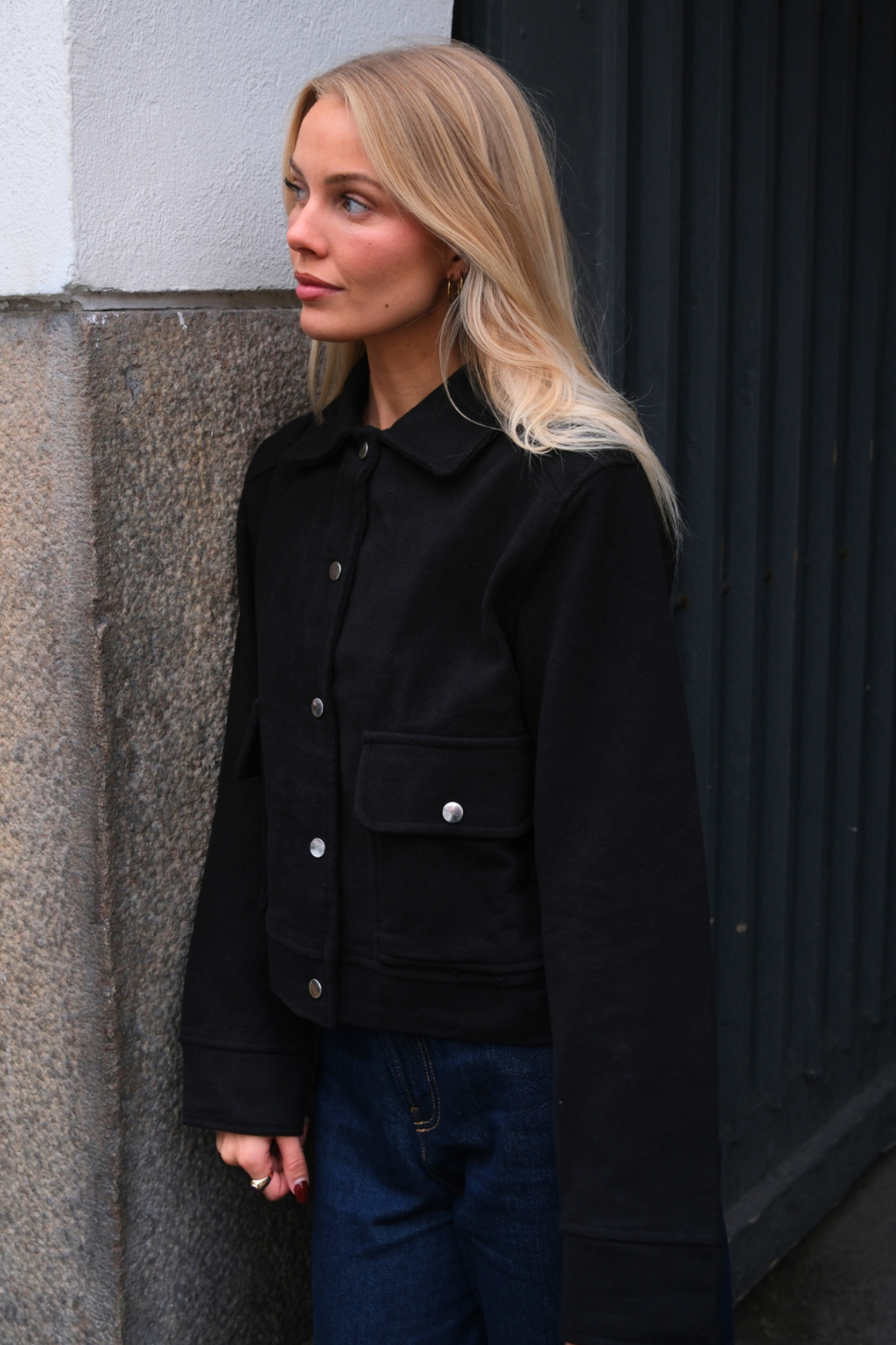 Adela Jacka - Svart