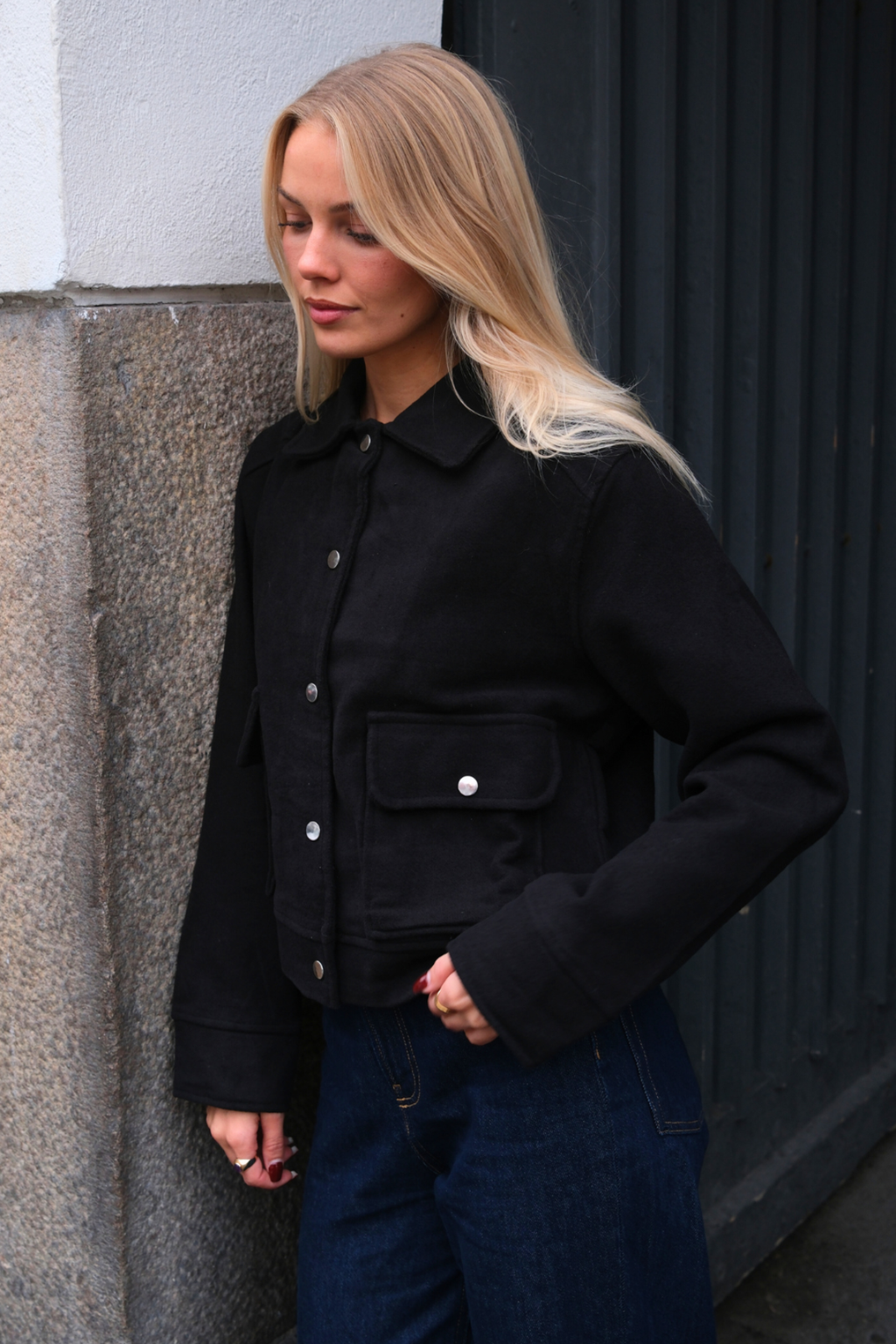 Adela Jacka - Svart