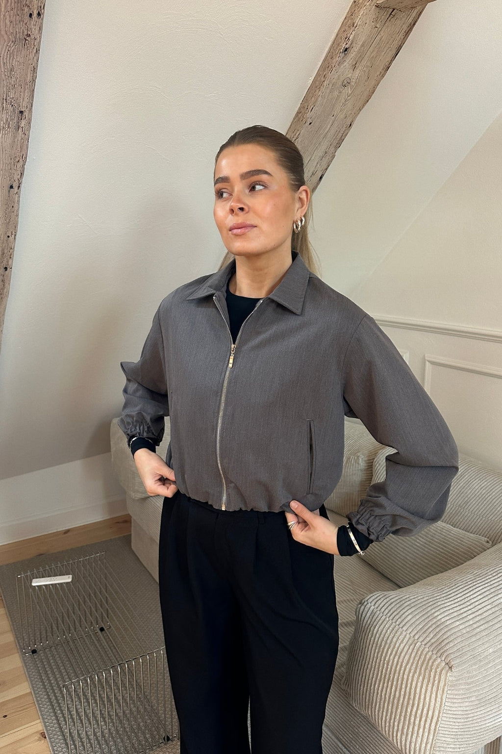Kylie Kort Jacka - Grå