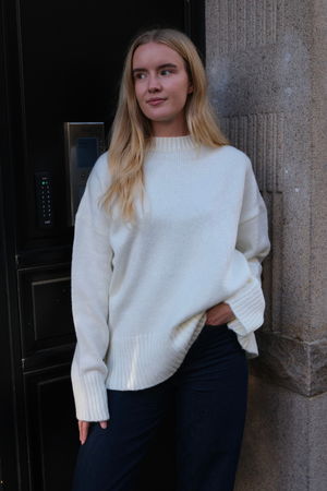 Martina Stickad Tröja - Vit