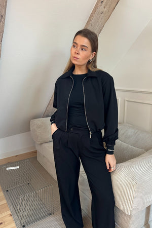 Kylie Kort Jacka - Svart