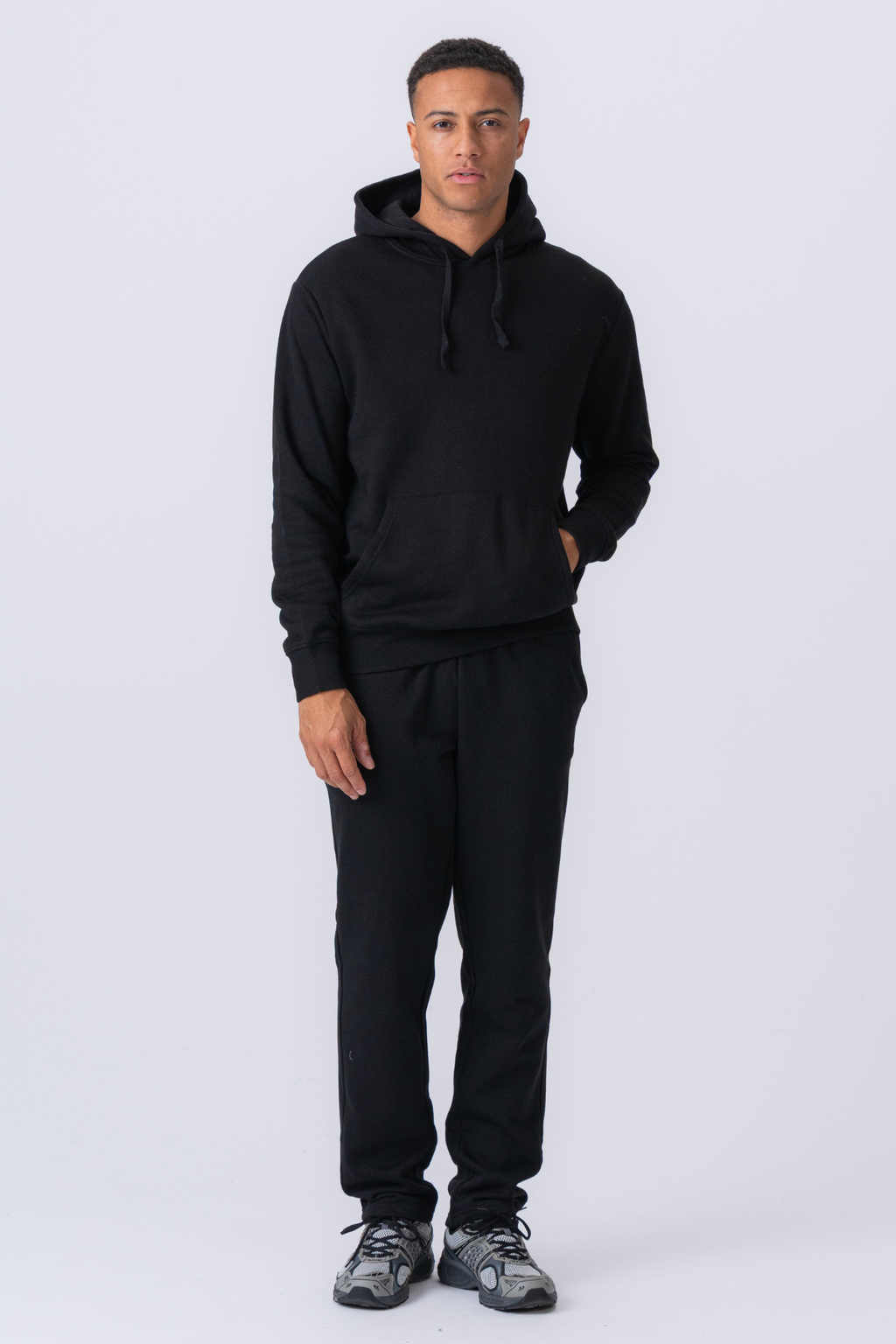 Essential Hoodie - Svart