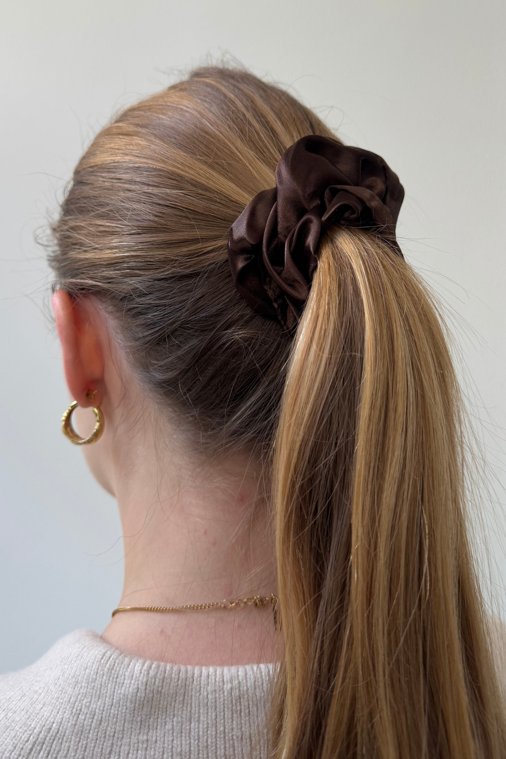 Satin Scrunchie - Mörkbrun
