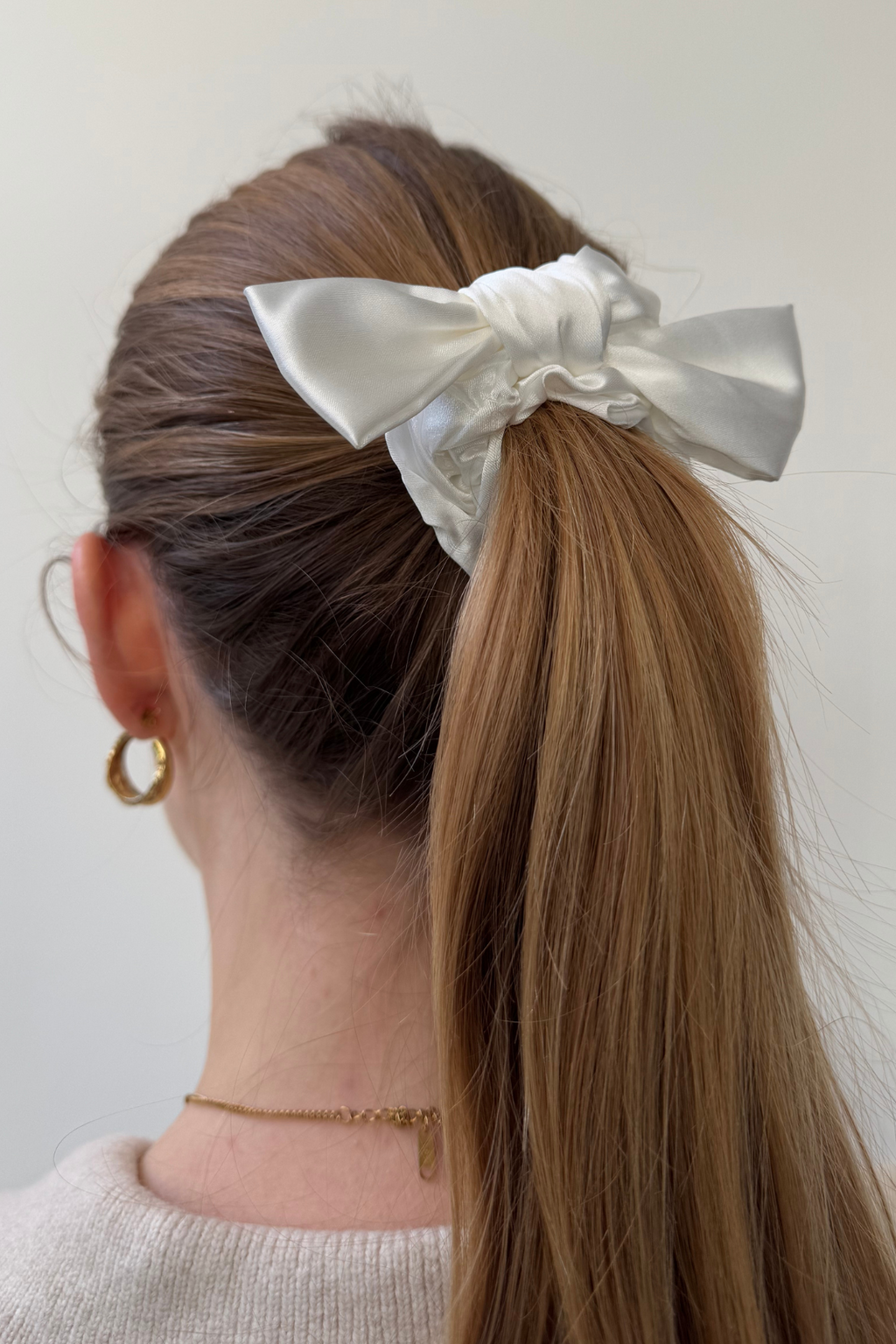 Bow Scrunchie - Vit