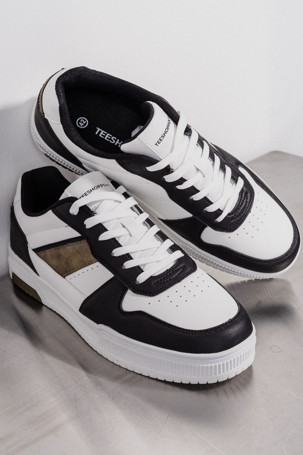 Classic Sneaker - Vit/ svart/ khaki