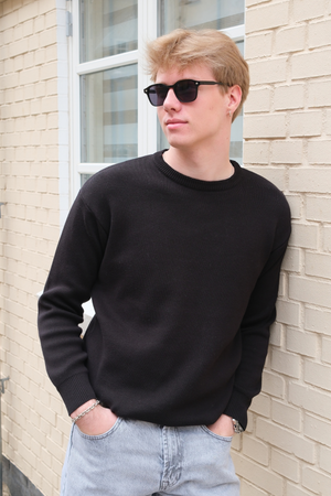 Crewneck Knit Sweater - Svart