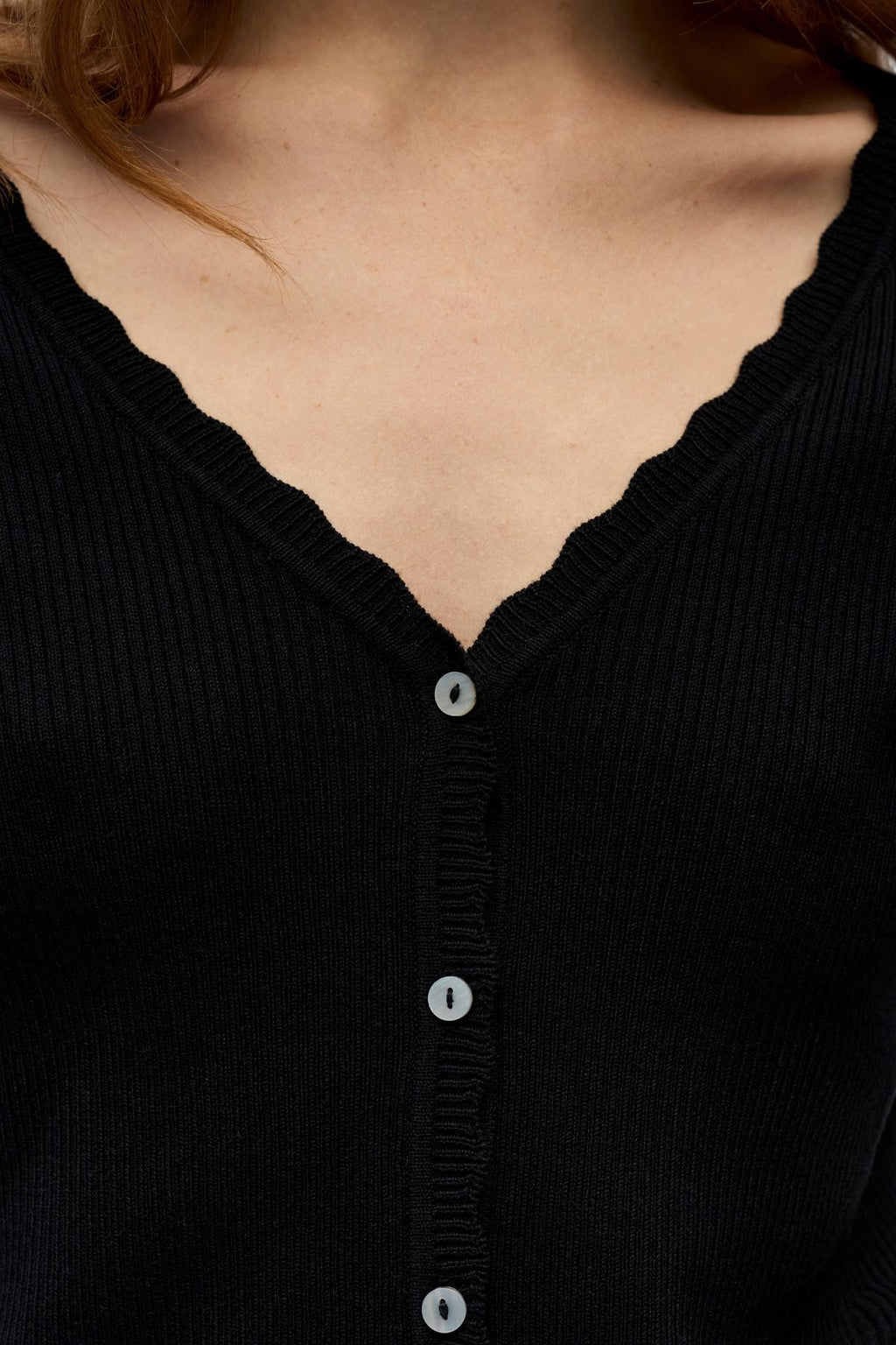 Kelly Re V-ringad Cardigan - Svart