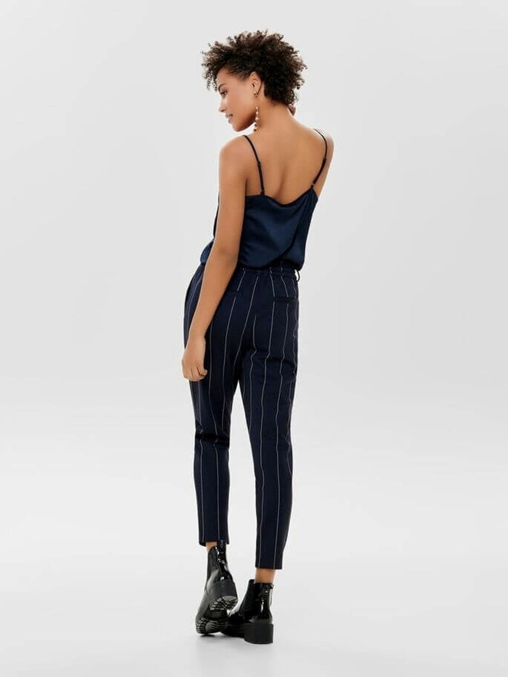 Topp med spetsdetaljer - Sky Captain