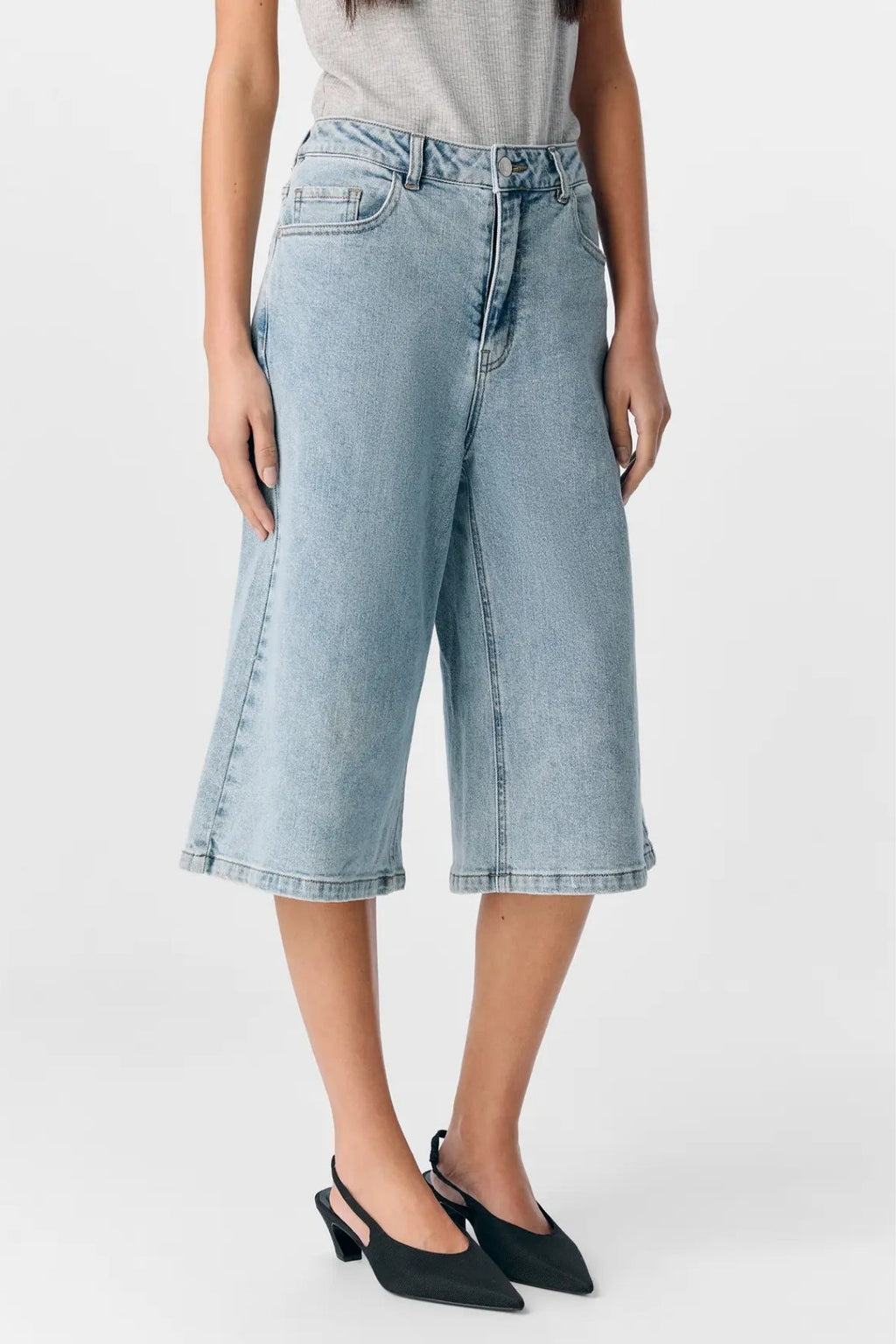 Isra Bermuda Shorts - Medium Blue Denim