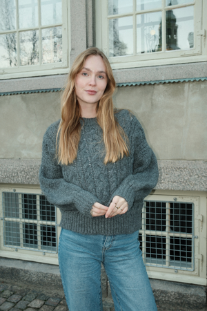 Emma Cable Knit - Mörkgrå
