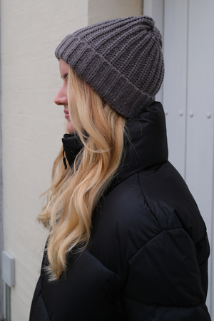 Ribbad Beanie - Mörkgrå