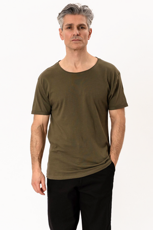 Djup Neck T-shirt - Olivgrön