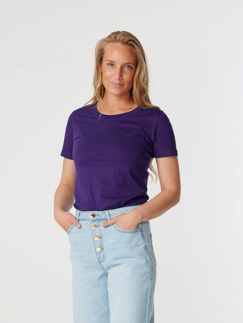 Fitted t-shirt - TeeShoppen - Lilla