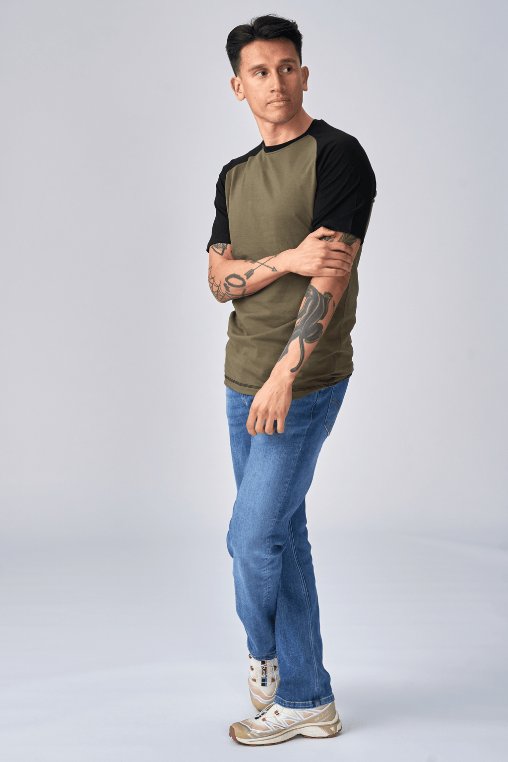 Basic Raglan Tee - Svart-Armygrön