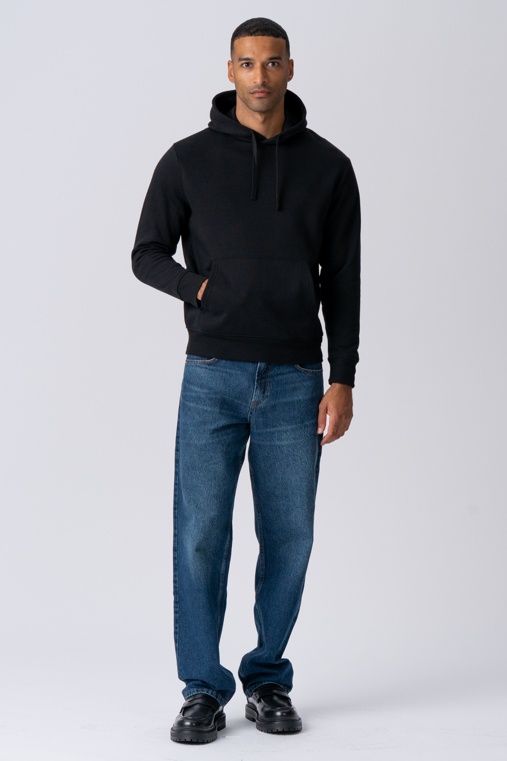 Essential Hoodie - Svart