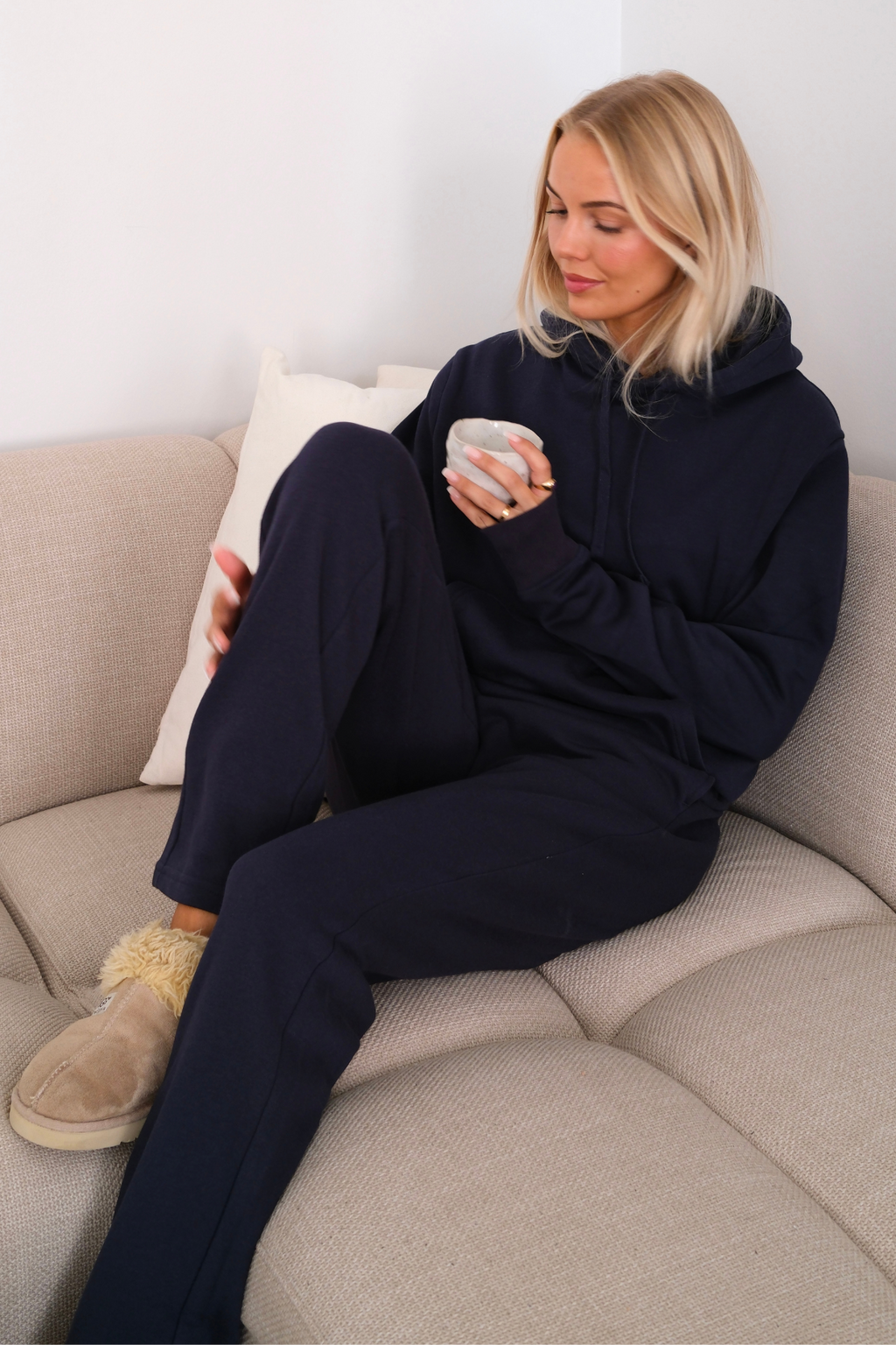 Essentiella Sweatpants - Navy