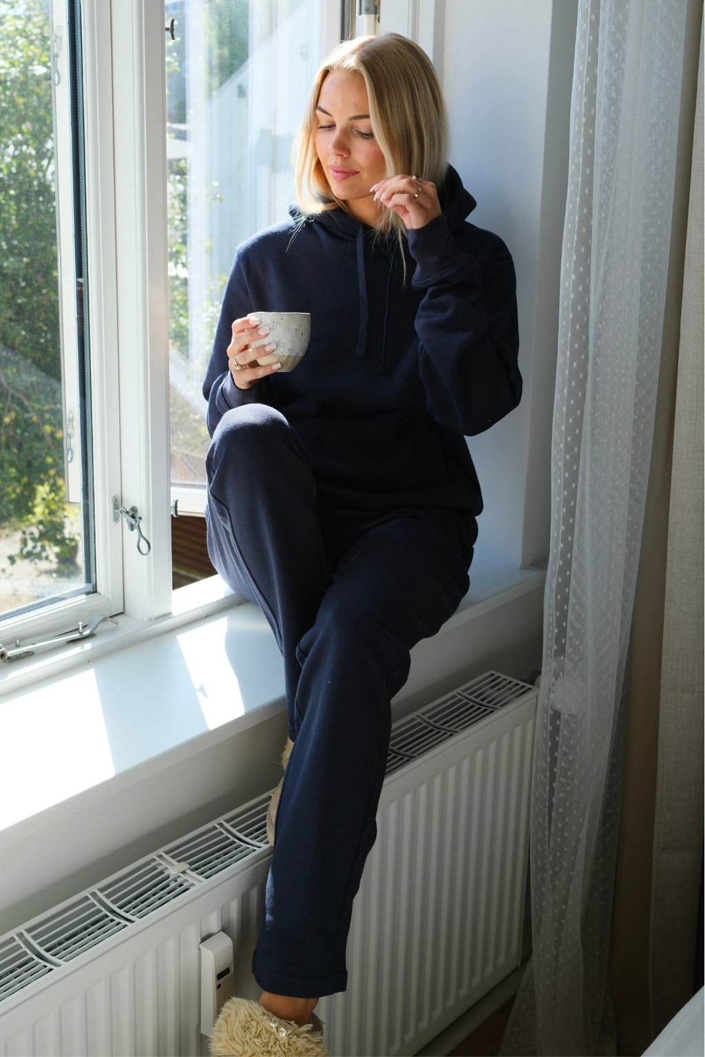 Essentiella Sweatpants - Navy
