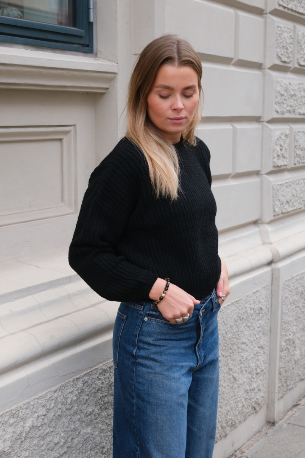 Gabriela Stickad Tröja - Svart