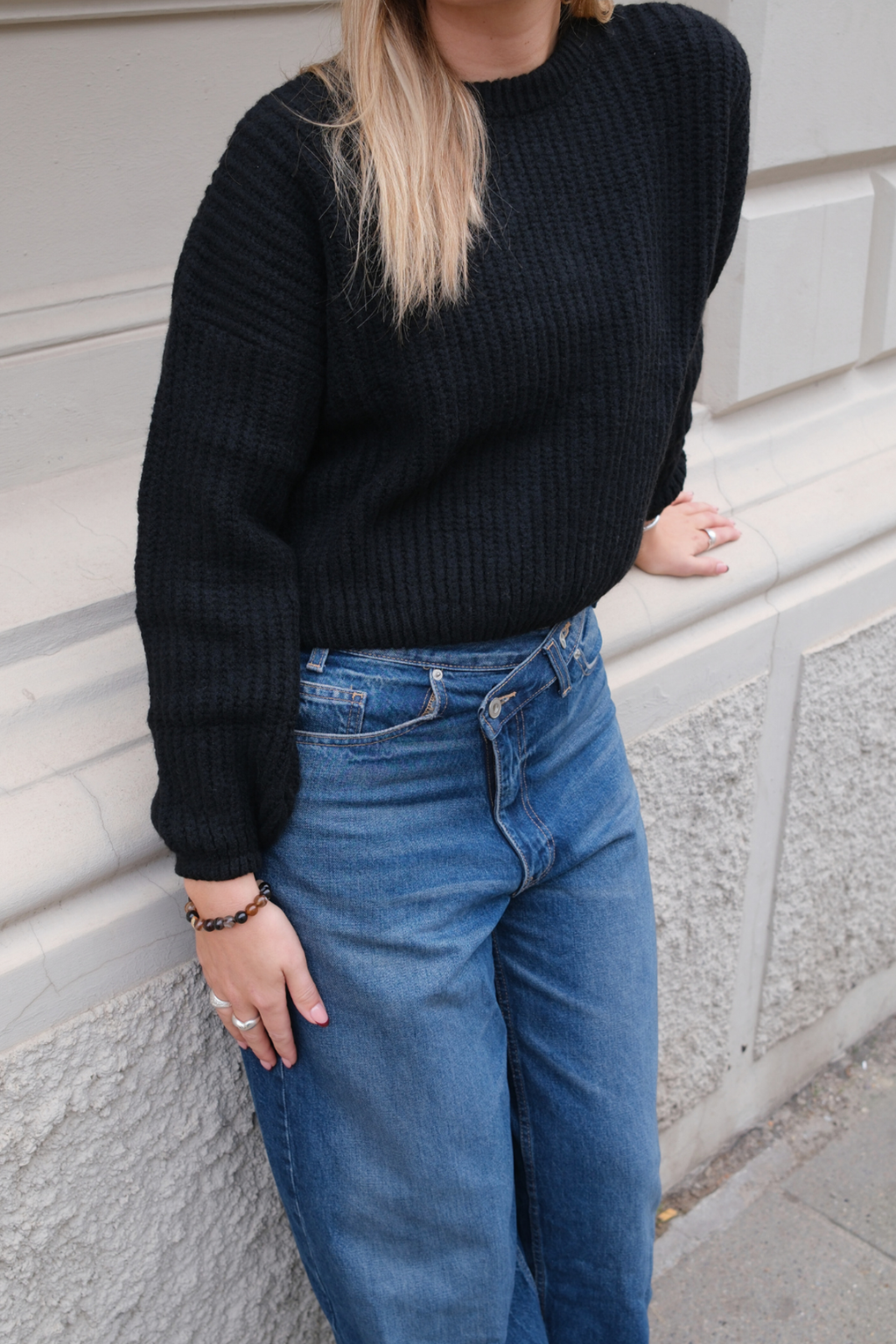 Gabriela Stickad Tröja - Svart