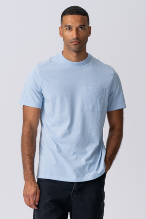 T-shirt med ficka - Ljusblå
