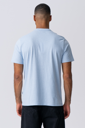 T-shirt med ficka - Ljusblå