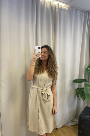 Olivia Klänning - Vitpeppar