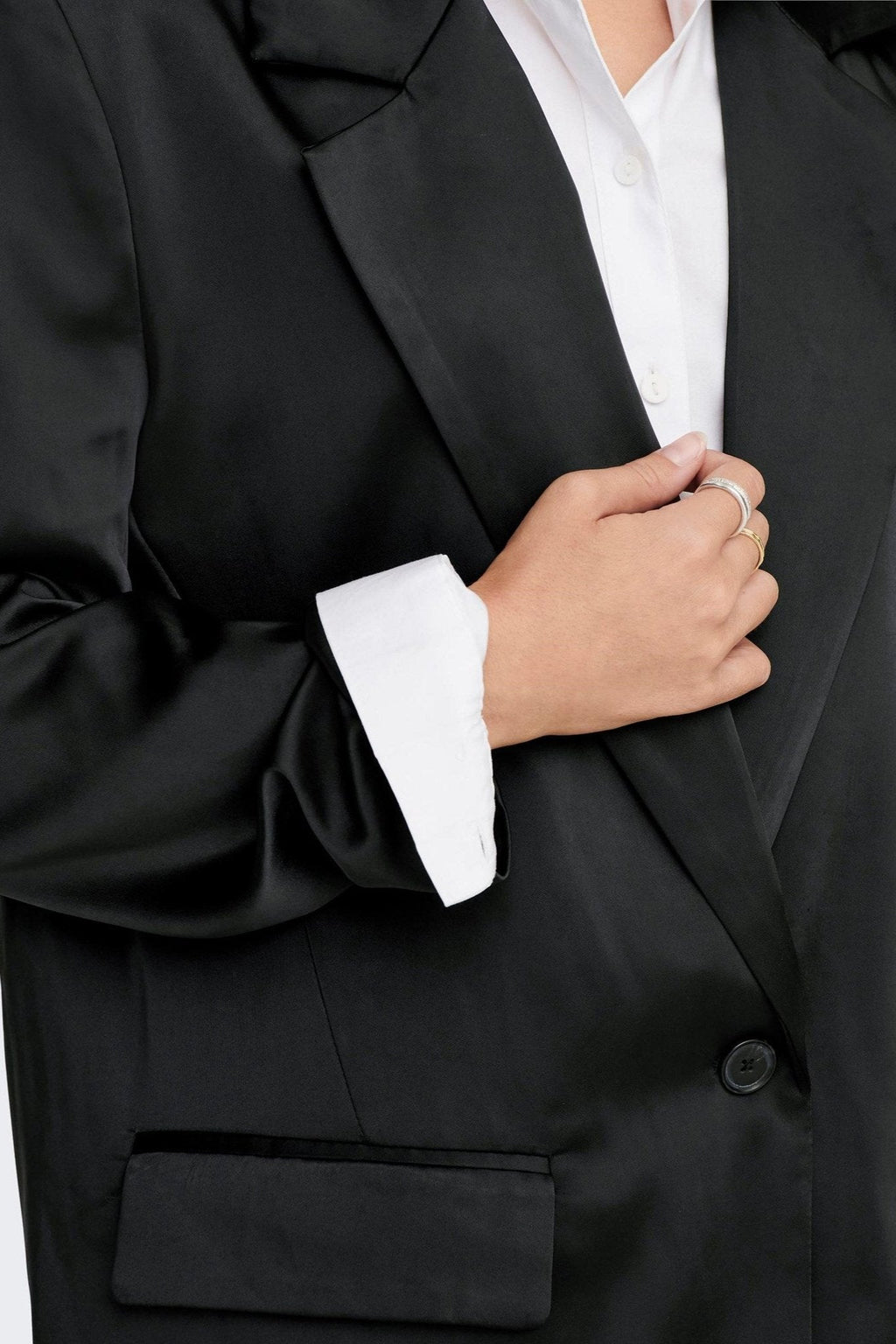 Lana-Mayra Kavaj- Svart