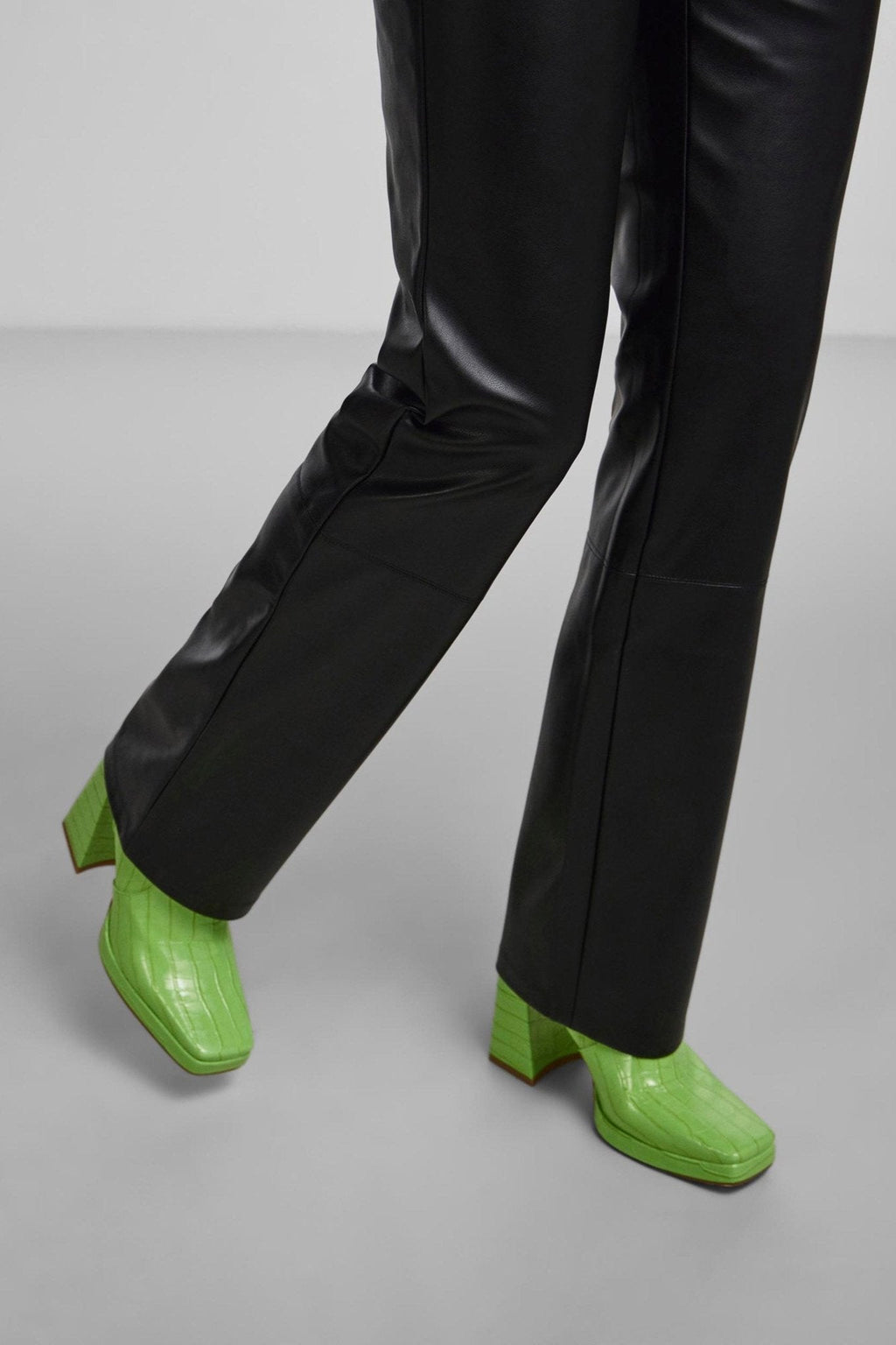 Molla High Waist Byxor - Svart