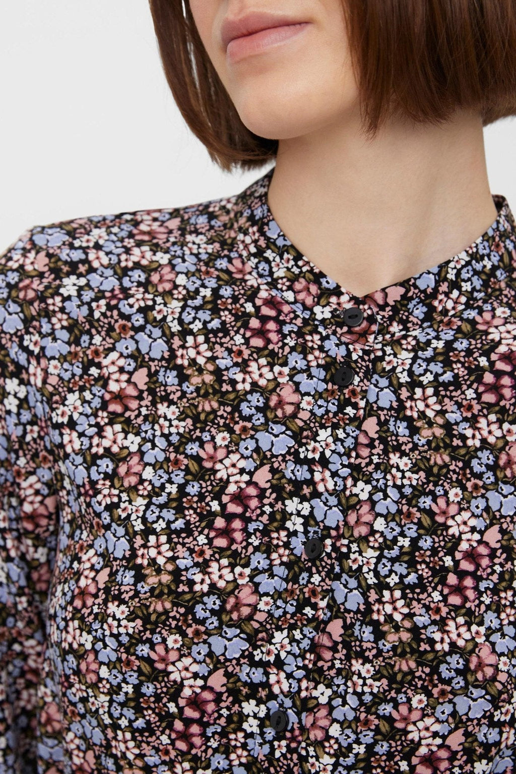 Easy Lång Skjortklänning - Svart m. blå blommor